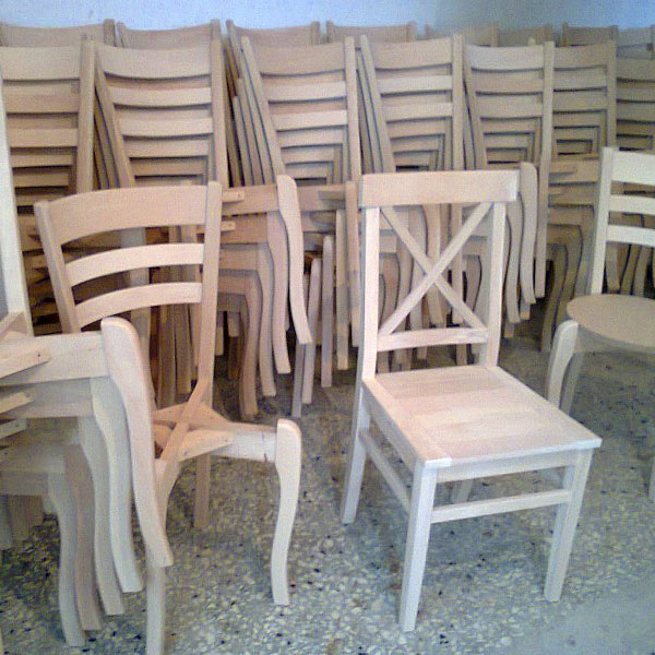 Ahşap Sırtı Çapraz Sandalyeler